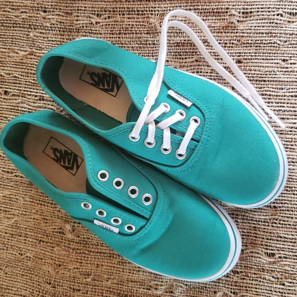 Vans Green Shoes Youth Kids size 2 EUC
